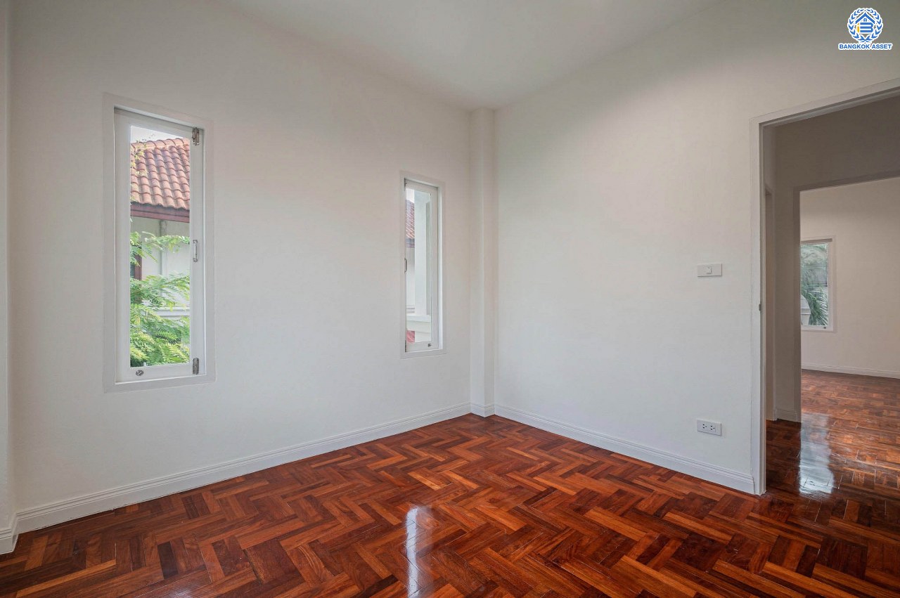 บ้านมือสองตกแต่งใหม่ โครงการ ศุภวรรณ5 บางแค ดีไซน์หรูหรา เนื้อที่กว้าง 60.6 ตร.ว. ฟังก์ชัน 3 ห้องนอน 3 ห้องน้ำ 1 ห้องแม่บ้าน 2 ที่จอดรถ ฟังก์ชันครบตอบทุกไลฟ์สไตล์ บนทำเลศักยภาพ เชื่อมต่อถนนกาญจนาภิเษก ใกล้เดอะมอลล์บางแค ใกล้รถไฟฟ้าสายสีน้ำเงิน "สถานีหลักสอง" และจุดขึ้นทางด่วน "กาญจนาภิเษก"